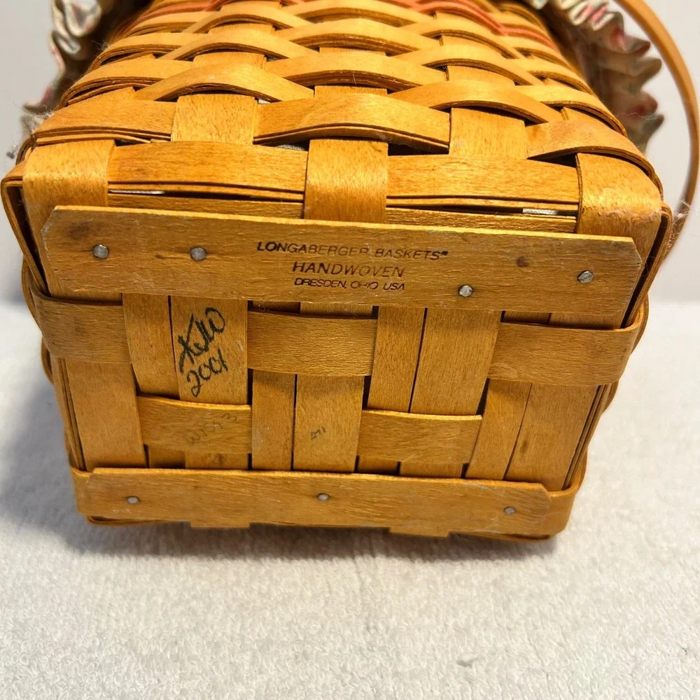 Longaberger 2001 Handwoven Basket with Floral Liner and Plastic Protector